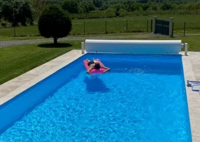 Uitzicht op zwembad-Vue sur la piscine-View of the swimming pool